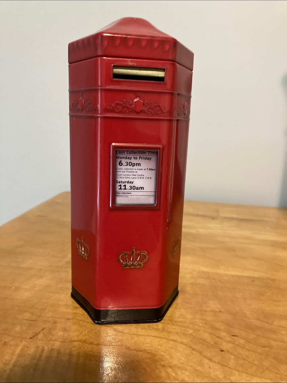 Crown money box Red empty tin can collectable